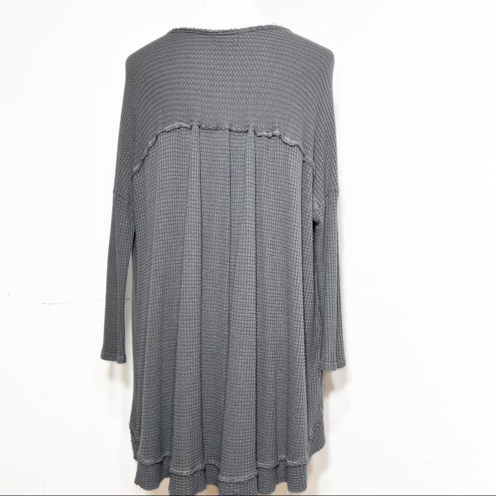 SOLD-Show Me Your Mumu High-Low Henley Gray Waffled Knit Oversized Thermal Top - Picture 5 of 11